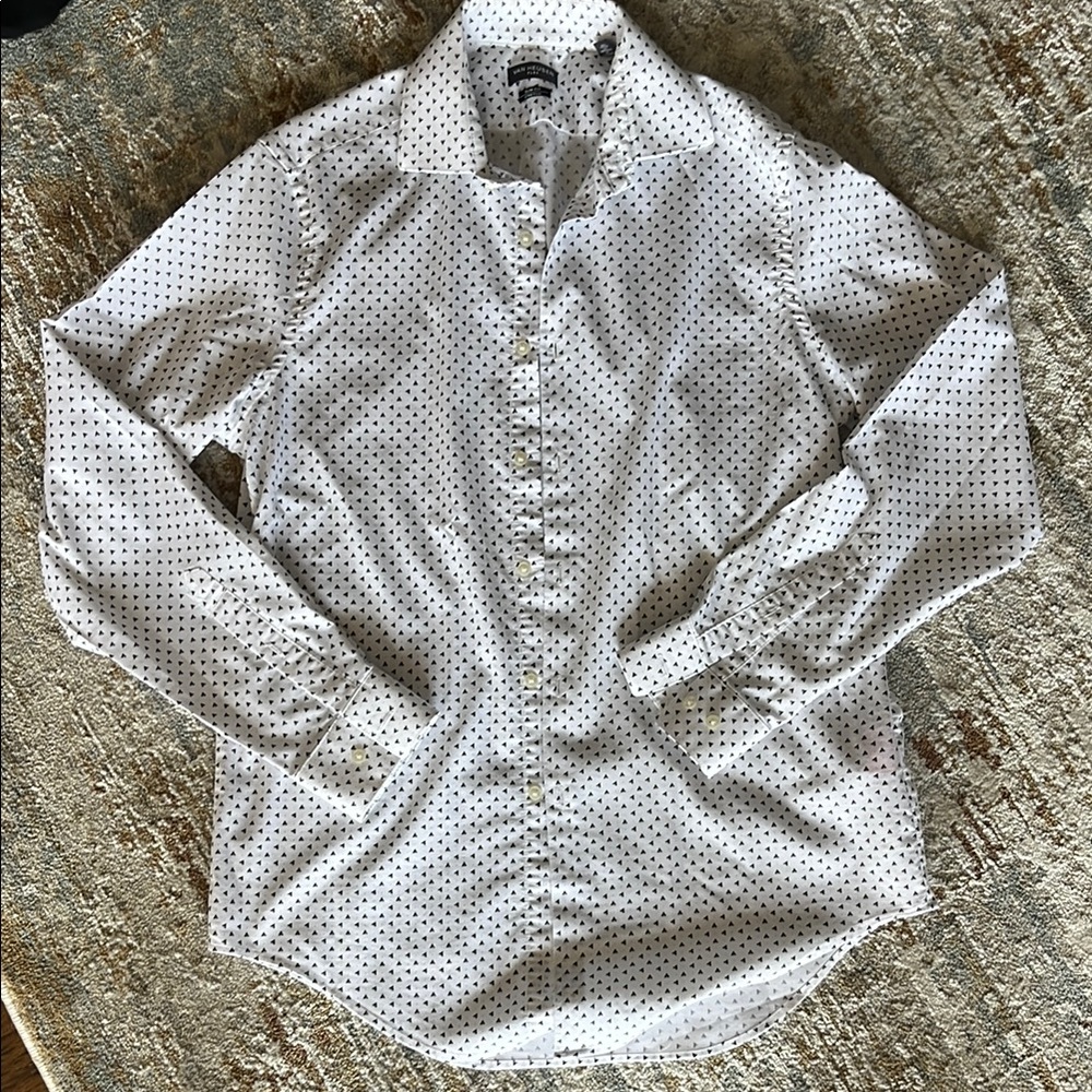 Van Heusen White and Black Casual Button Down Shirt